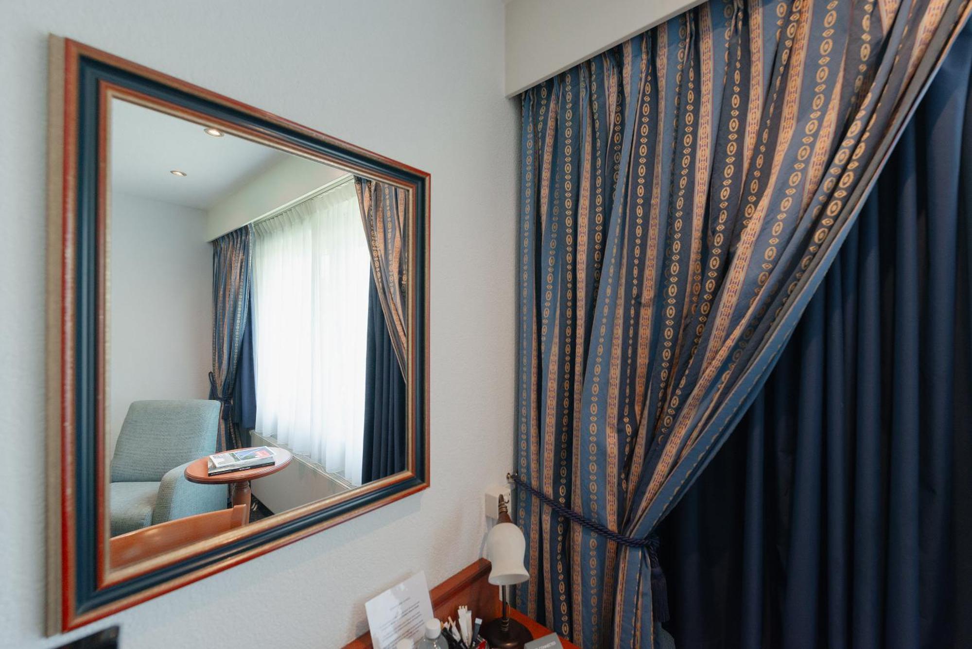Boutique Hotel Herbergh Amsterdam Airport Free Parking Badhoevedorp Extérieur photo